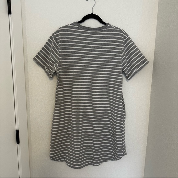 Little Bipsy Swoop T Shirt Dress Gray White Striped Side Pockets Size L Women’s - Picture 5 of 9